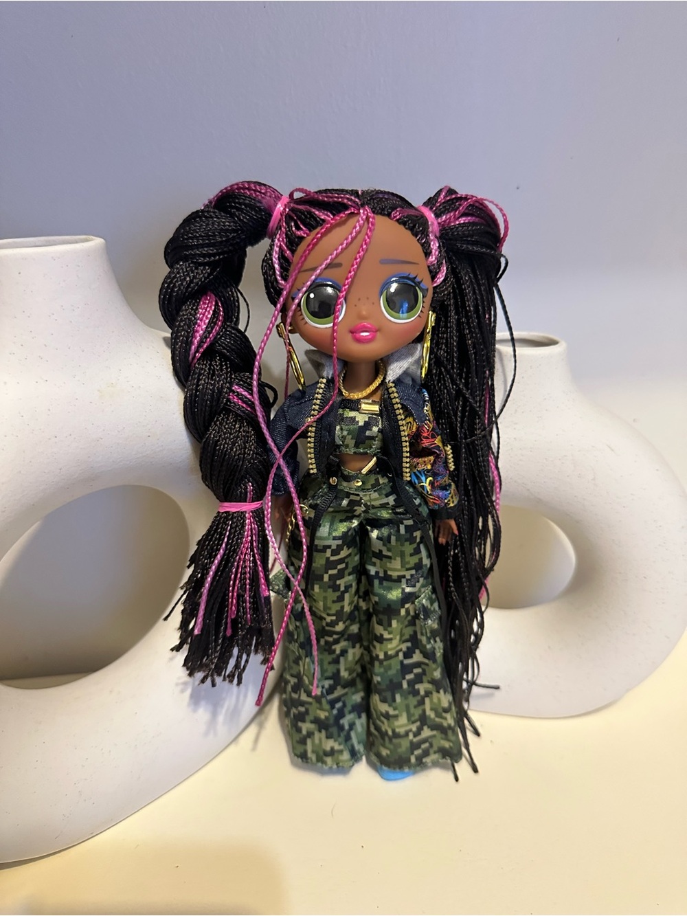 LOL Surprise! OMG Remix HONEYLICIOUS Fashion Doll